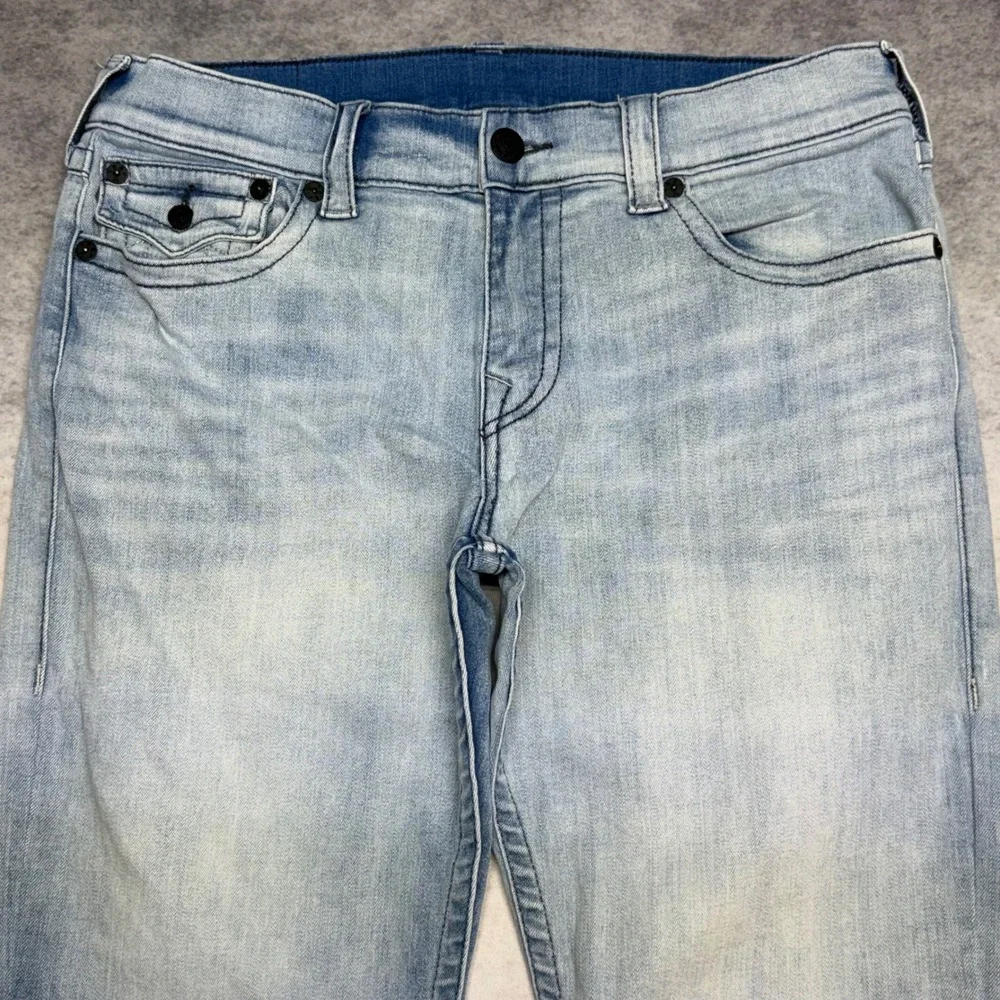 True Religion Geno Relaxed Slim Mens 34x33 Light Wash Flap Pocket Denim Jeans